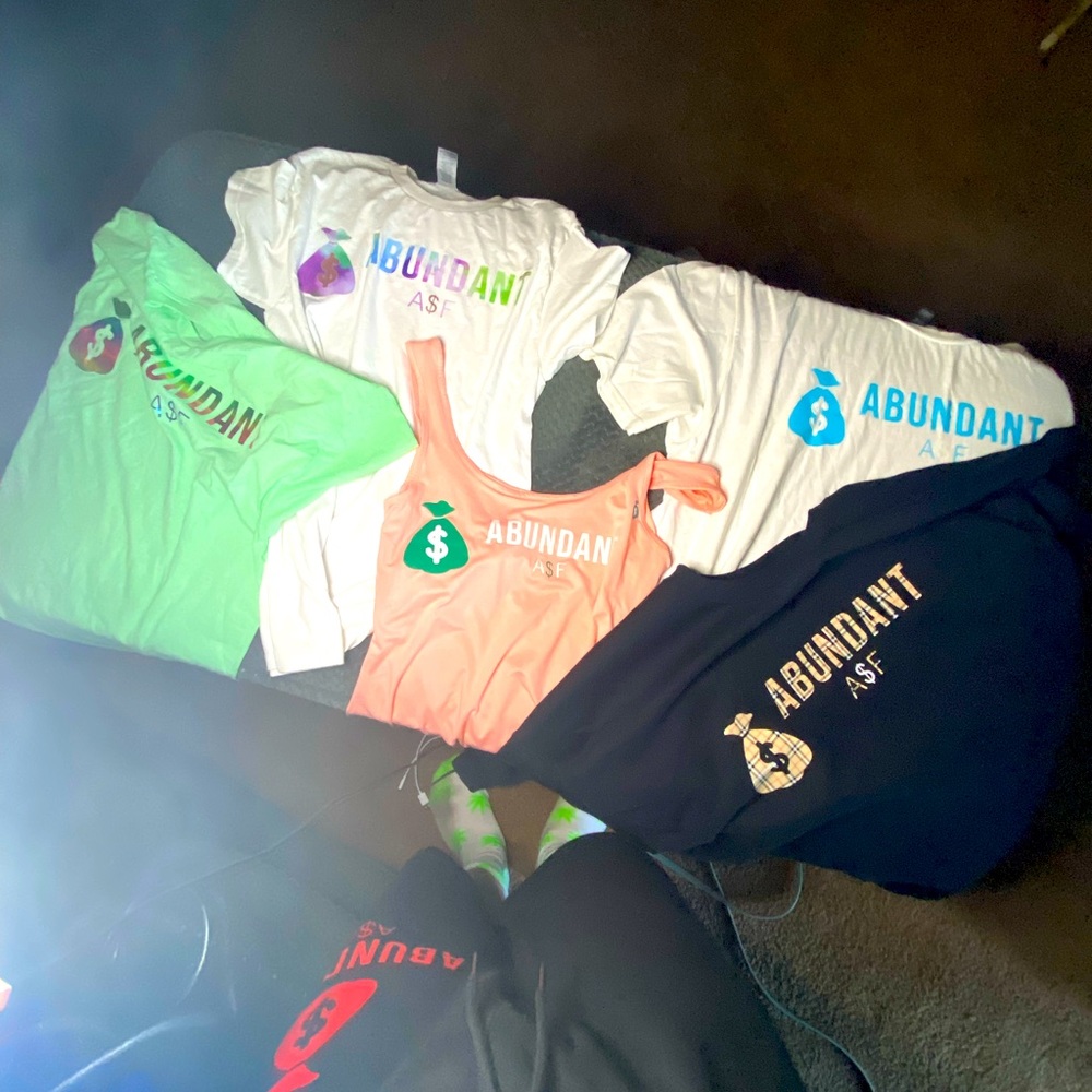 Nice quality clothing for men and ladies from shirts and shorts to dresses.